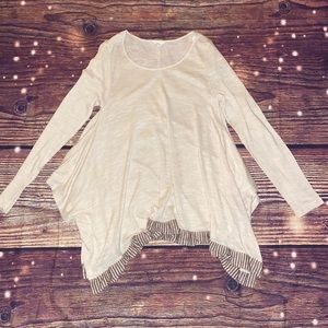Women’s Easel sweater. Size Medium.